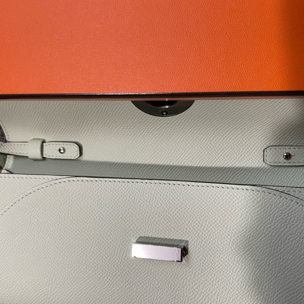 Cannot be bundled  - Vert Fizz Hermes wallet in a string. - Picture 13 of 16